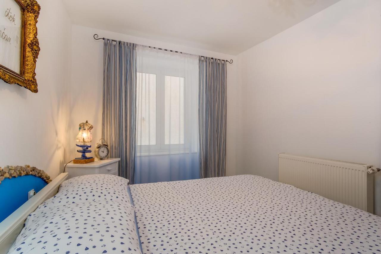 Apartments Kastel Veli Losinj Exterior photo